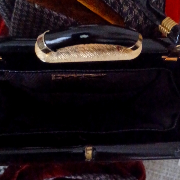 Vintage pouch black patent leather,in ECU.Shoulder strap. - Picture 3 of 5